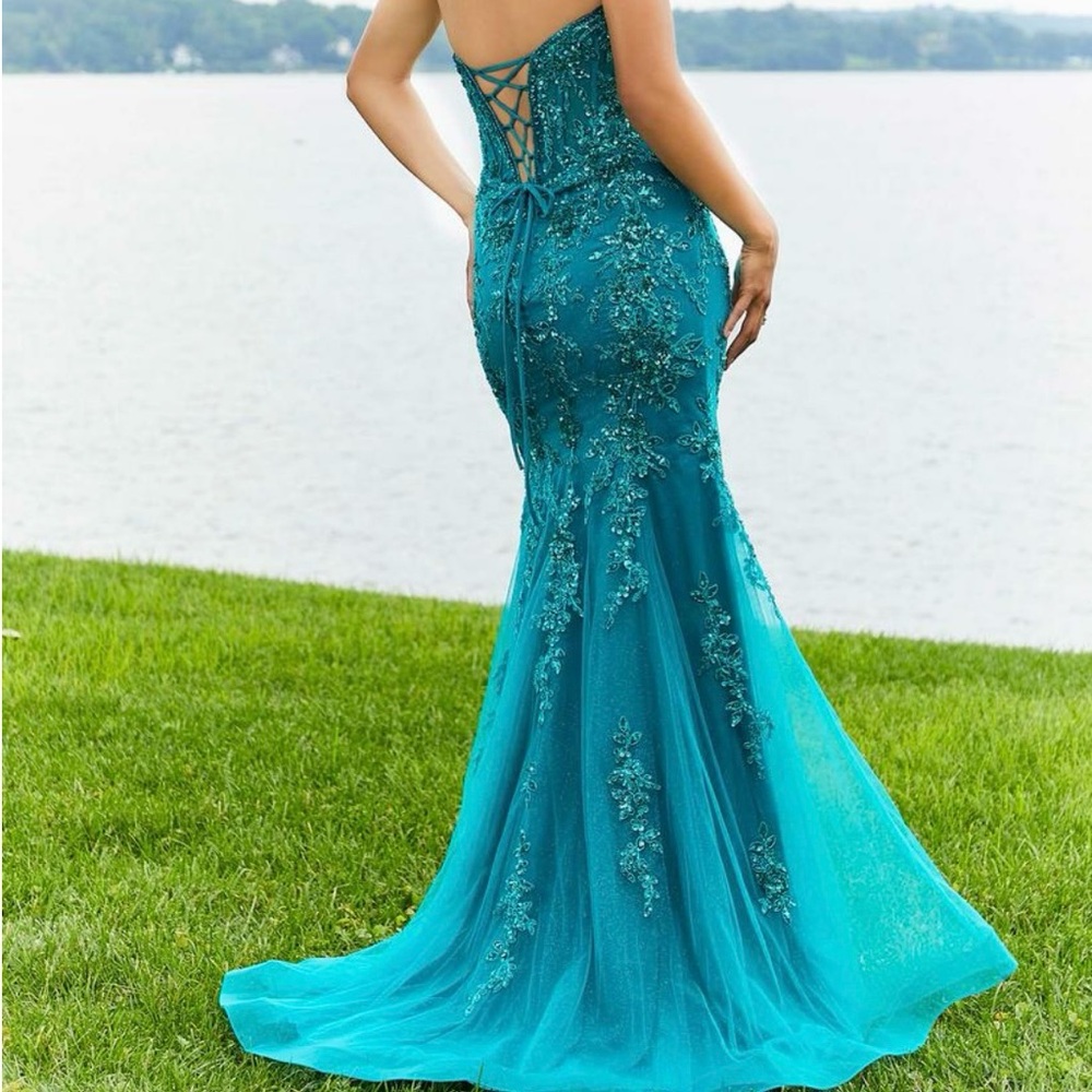 Prom gown dress Morilee Madeline Gardner Size 2 Teal Green Sequin strapl…